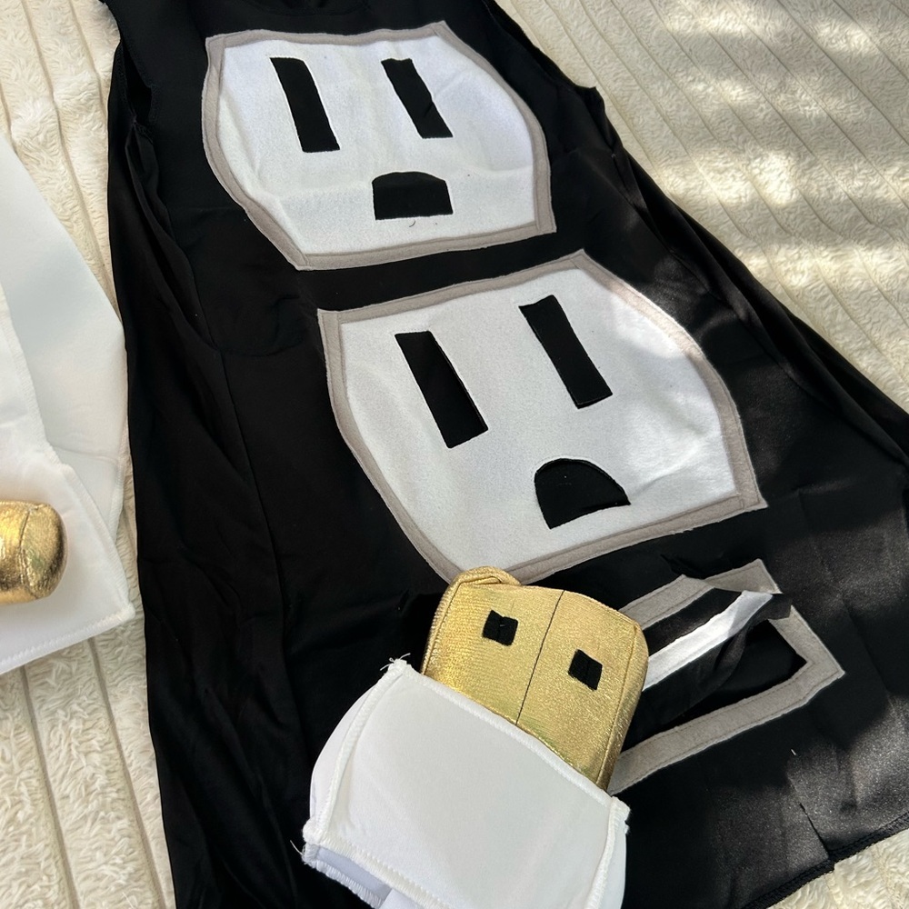 New Adult Plug and Socket Costume - Picture 4 of 6